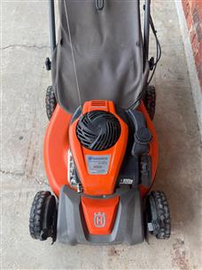 Husqvarna best sale lc221a stores